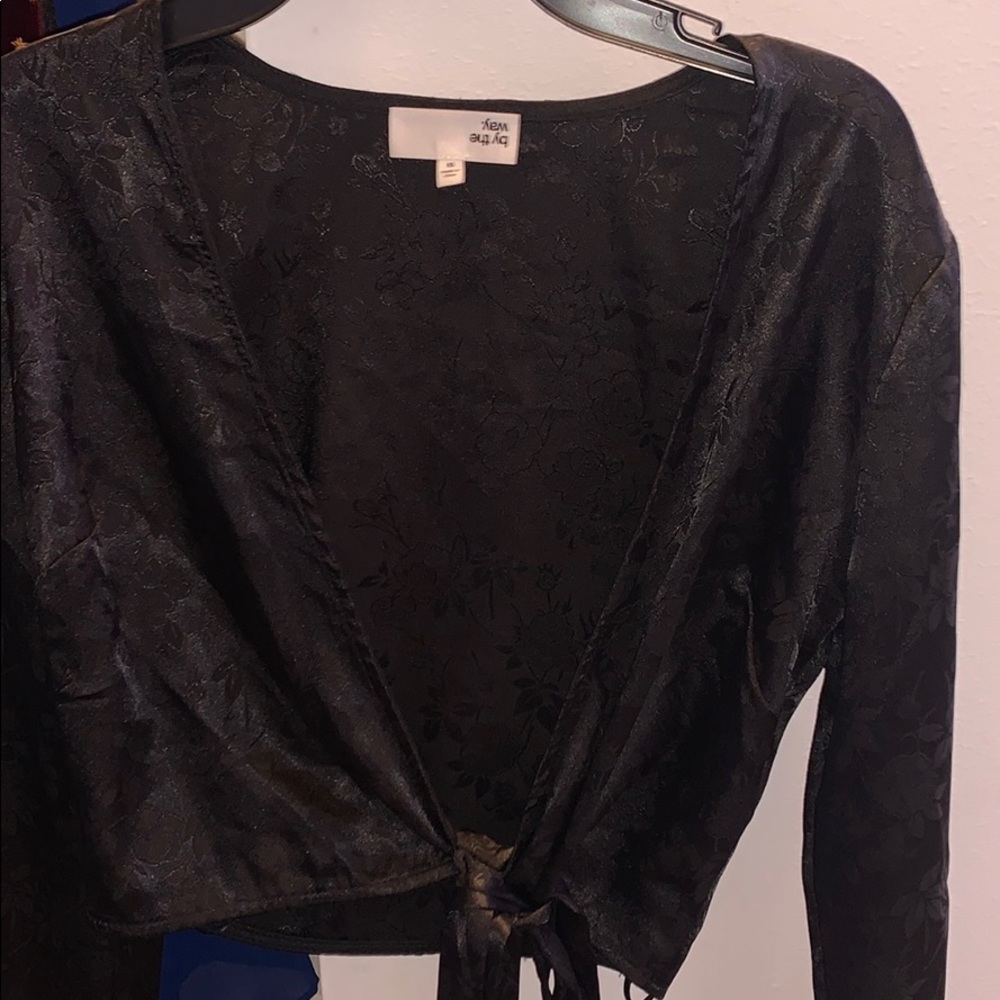 Black Revolve Tie top